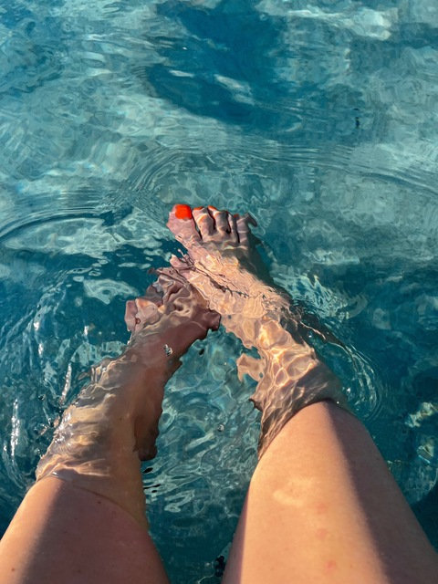 Alexa @pleased_to_feet_you cover picture