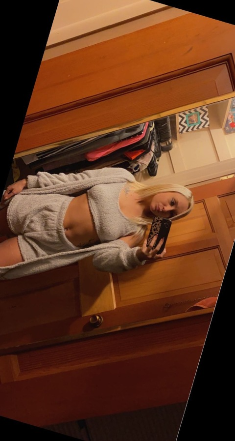 P 💋 @pniquole cover picture