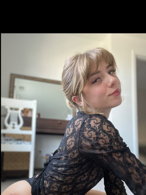 noelle @pookiebearrie cover picture
