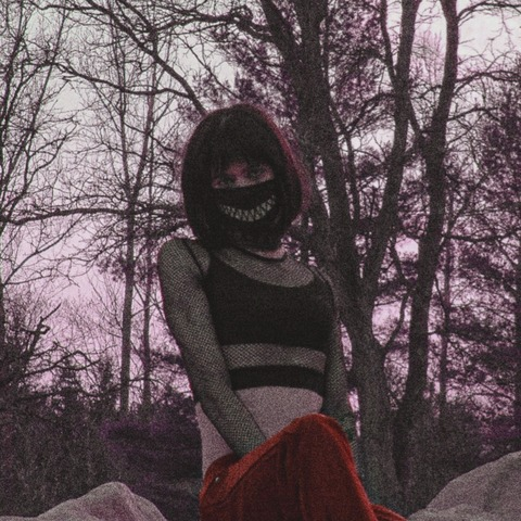 Laine @porcelaine.poltergeist cover picture