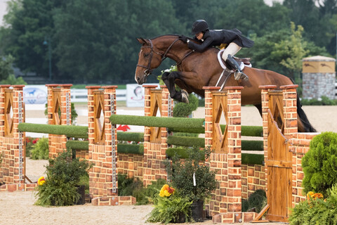 Porscha @porschaequestrian cover picture