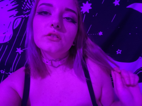 posqueen @posqueen01 cover picture