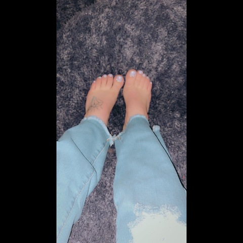 Goddess Kristen👣👑 @pretty_feet_4_your_sole cover picture