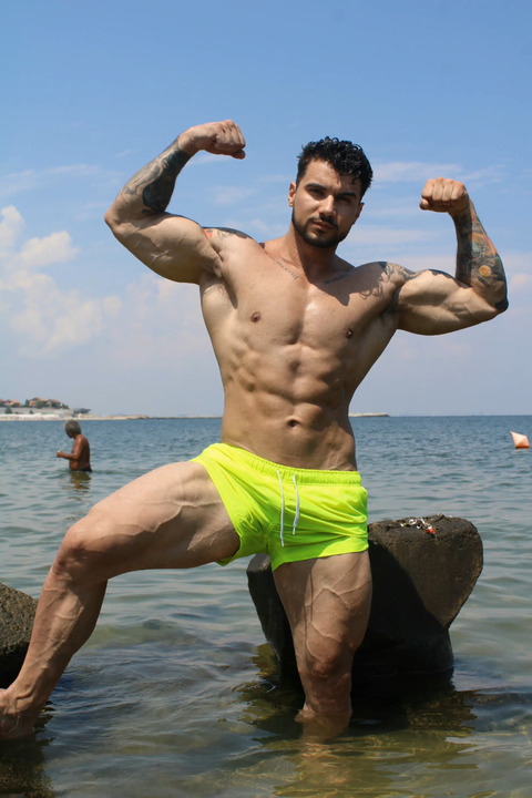 Alex Boyka @promusclemodel cover picture