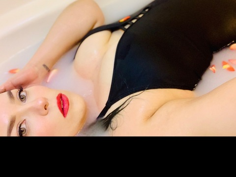 Peach Clarke @pvpeach1 cover picture