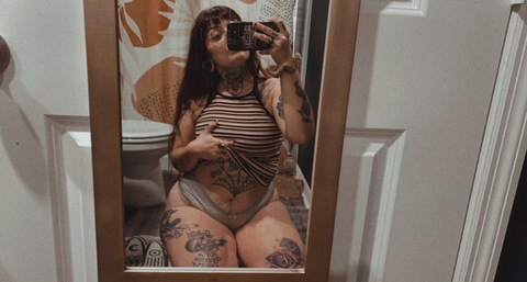 Queen Crybabyyy @queencrybabyyy cover picture