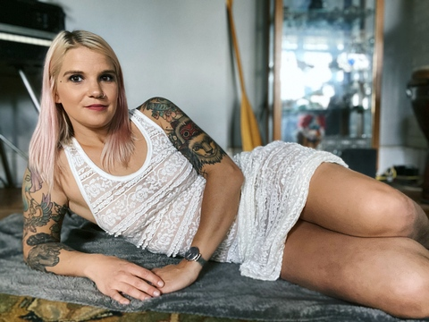 Ember Rose @real_ember_rose cover picture