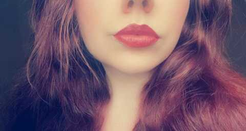 Red and Curvy @redandcurvy cover picture
