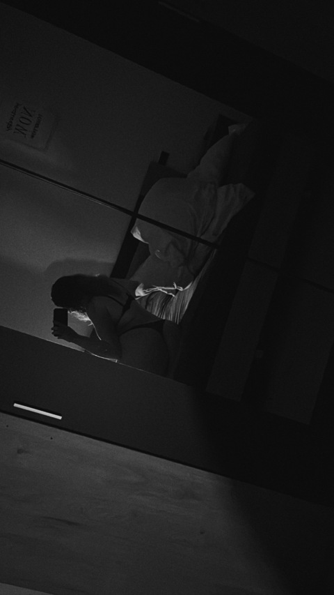 Sarah @s.m2408 cover picture