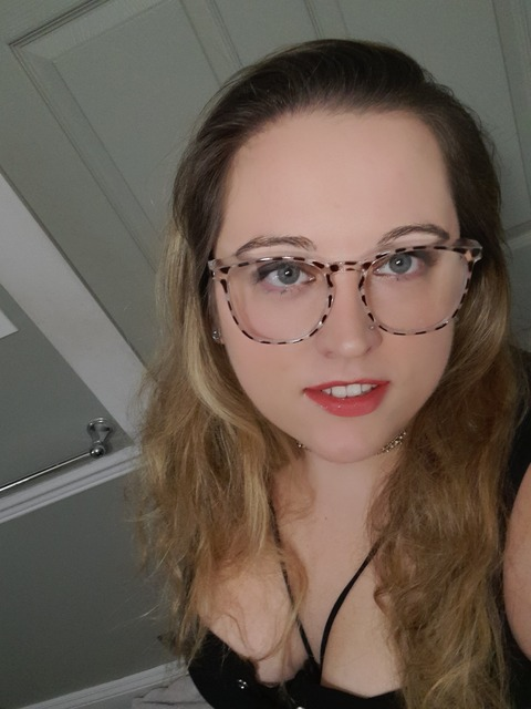 Sadie 💋 @sadiethenurse cover picture
