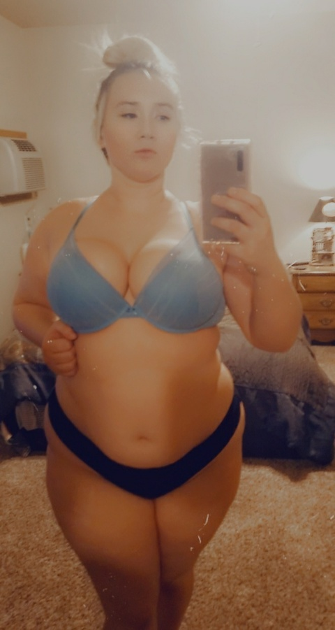 Samantha Lee @samanthaleeg cover picture