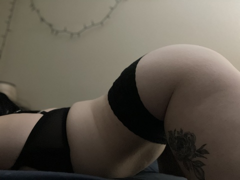 Sativa Mae @sativamae21 cover picture