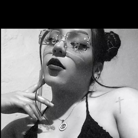 Neva Vazquez @sativaverde cover picture
