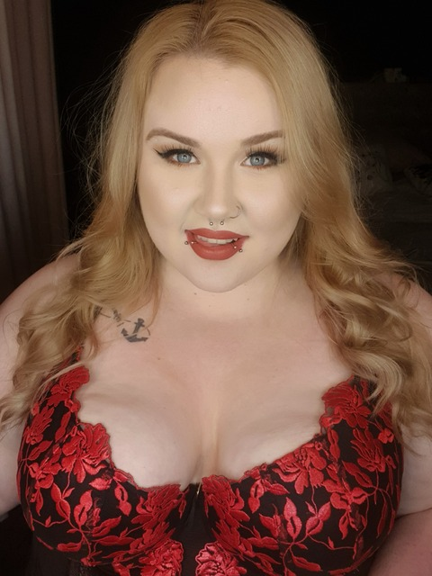 Shannon Louise @shannonlouisebbw cover picture