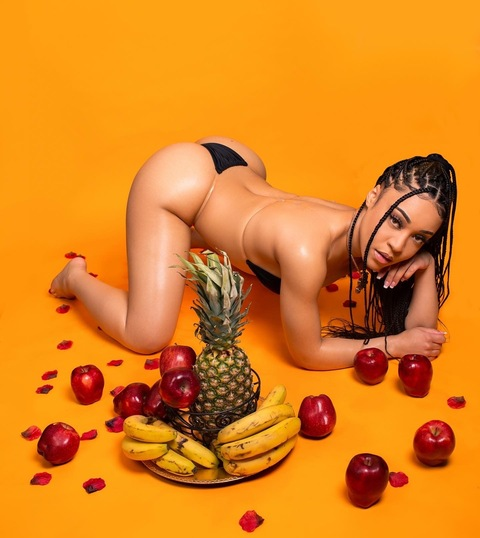 Sisibanana🤍 @sisibananaxo cover picture