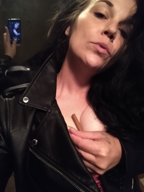 Smoking woman @smokingwoman cover picture