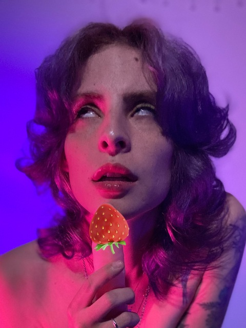 Jules ✨🍑 @spoiledandsad cover picture