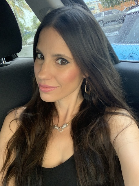 Monique Grosso @sweetmonique215 cover picture