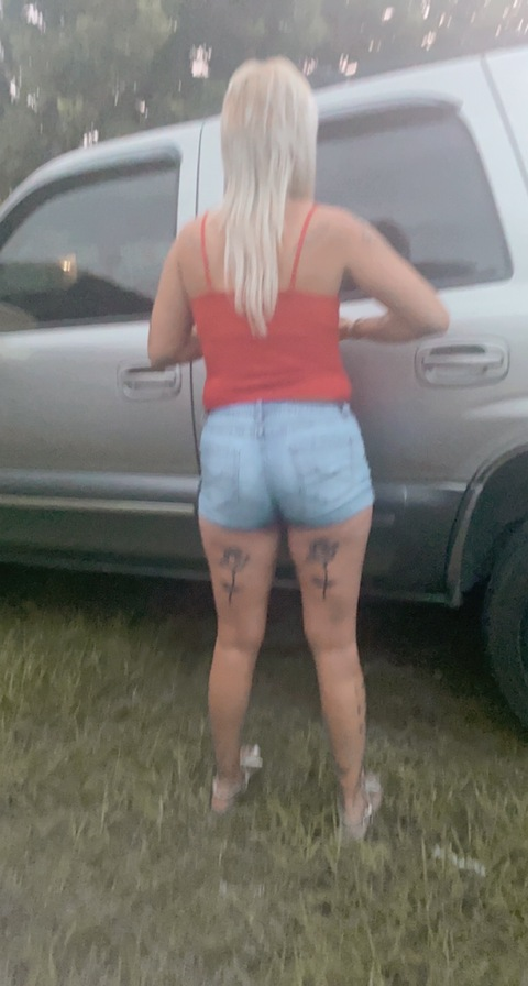 Kristen @tatted.badbitch89 cover picture