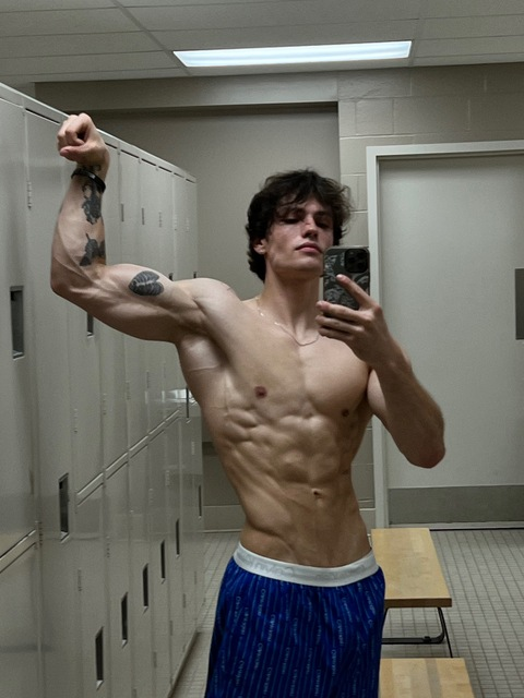 Gym freak @thatrippedfitnesskid cover picture