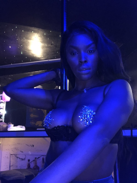 The Babe Sarah @thebabesarah cover picture