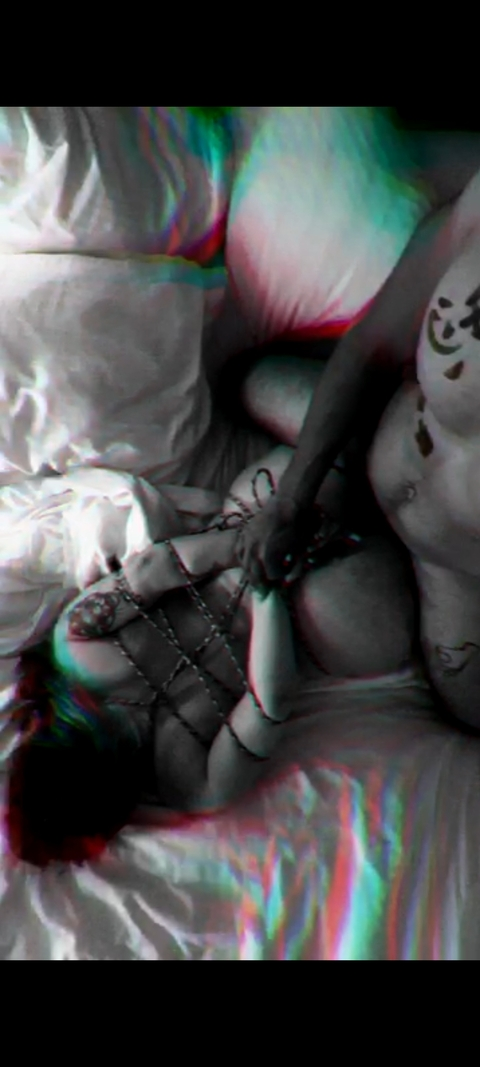 Issic King @theissicking cover picture