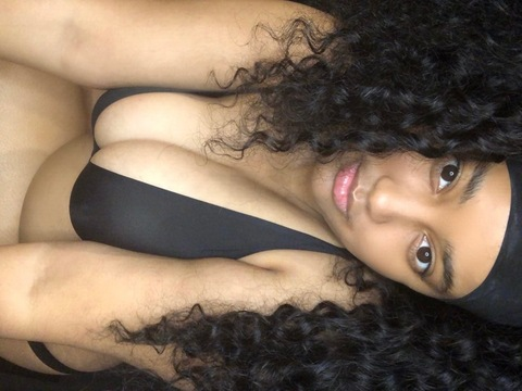 Nicole Sarah @thenicolesarah cover picture