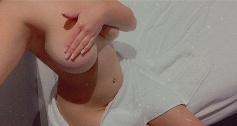Vanessa Rose 🌹 @theonlyvrose cover picture
