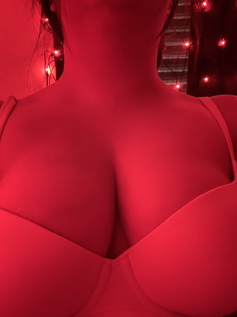 Scarlett @thescarlettstoner cover picture