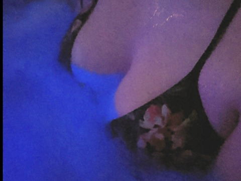 thigh_high_bi @thigh_high_bi cover picture