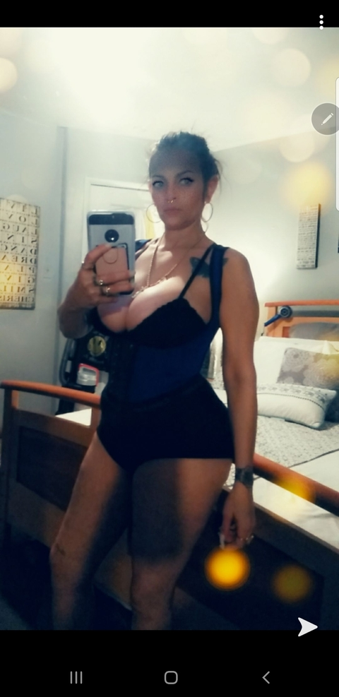 Alicia Reyes @thisgift cover picture