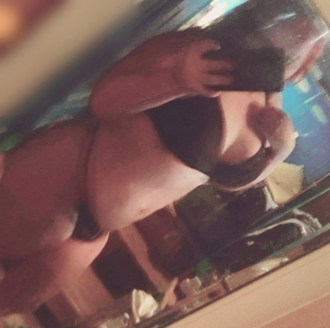 Chelsea Hullinger @thtbtch740 cover picture