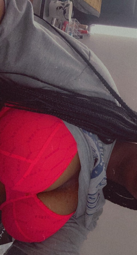 robyn.dior @tig.bitties cover picture