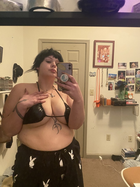 bitchybimbo @u113388424 cover picture
