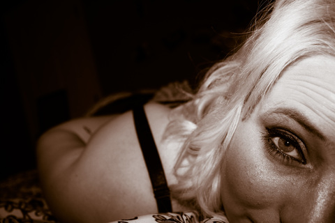 Bustyblonde @u21757575 cover picture