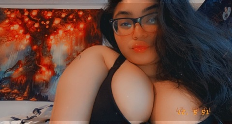 LatinaGirl1997 @u38810972 cover picture