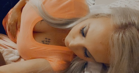 Amy @unwrappeddelights cover picture