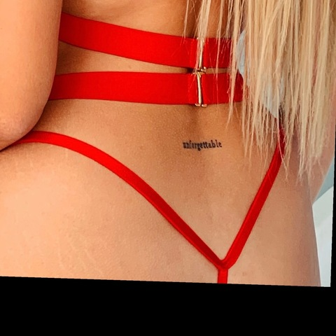 E @urblondem cover picture
