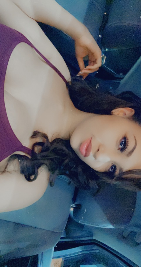 Vanessa @vanessalove04 cover picture