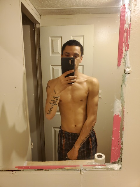 Yourfavoritelightskinn @vathrower209 cover picture