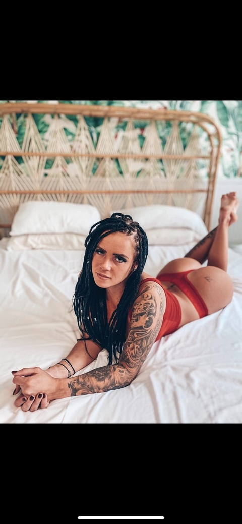 Paulina 🥰 @walkingparadoxx cover picture