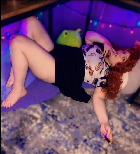 Elly @whichwaywitchxo cover picture