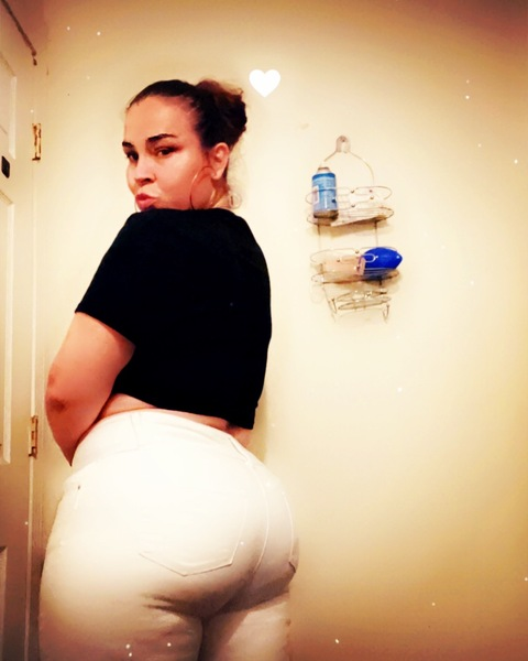White Strawberry @whitestrawberry69 cover picture