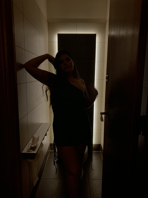 Ashley @xotwodashley cover picture