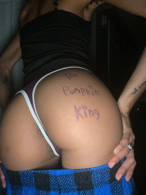 Queen👑 @yourhighnessthequeen cover picture