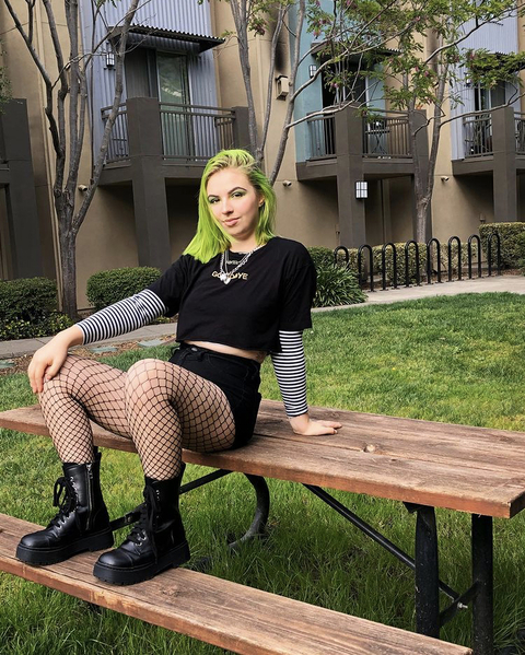 MissKillerQueen @zo_queen cover picture